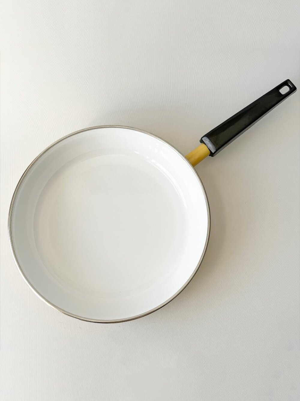 Vintage 10" Enameled Steel Skillet Fry Pan Harvest Yellow White MCM